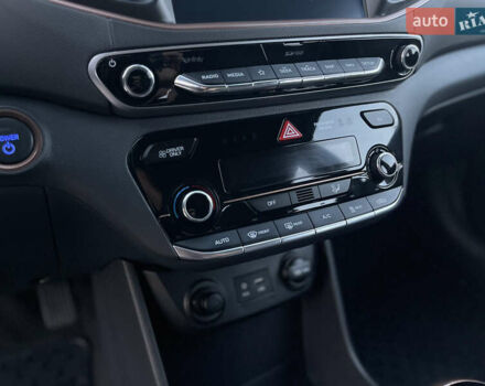 Черный Хендай Ioniq, объемом двигателя 0 л и пробегом 97 тыс. км за 12399 $, фото 45 на Automoto.ua