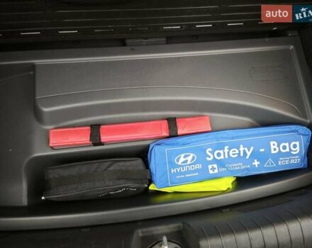 Чорний Хендай Ioniq, об'ємом двигуна 0 л та пробігом 98 тис. км за 13250 $, фото 43 на Automoto.ua