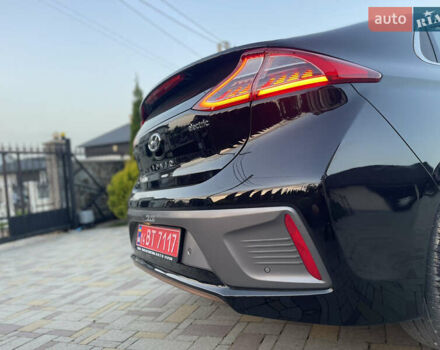 Черный Хендай Ioniq, объемом двигателя 0 л и пробегом 97 тыс. км за 12399 $, фото 22 на Automoto.ua
