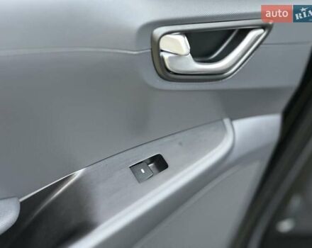 Черный Хендай Ioniq, объемом двигателя 0 л и пробегом 122 тыс. км за 11999 $, фото 49 на Automoto.ua