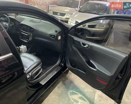 Черный Хендай Ioniq, объемом двигателя 0 л и пробегом 122 тыс. км за 13200 $, фото 13 на Automoto.ua