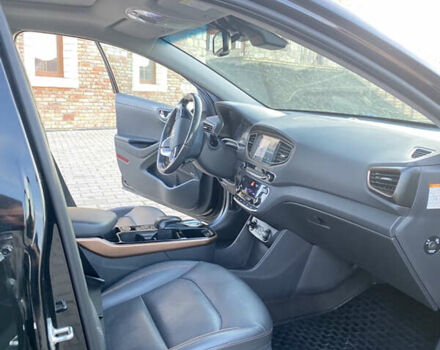 Черный Хендай Ioniq, объемом двигателя 0 л и пробегом 128 тыс. км за 12200 $, фото 23 на Automoto.ua