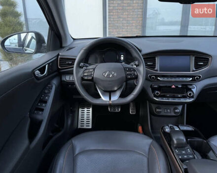 Черный Хендай Ioniq, объемом двигателя 0 л и пробегом 105 тыс. км за 12150 $, фото 3 на Automoto.ua