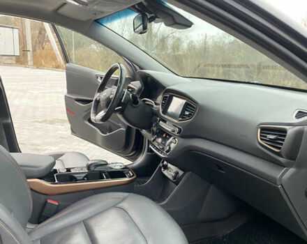 Черный Хендай Ioniq, объемом двигателя 0 л и пробегом 128 тыс. км за 12300 $, фото 25 на Automoto.ua