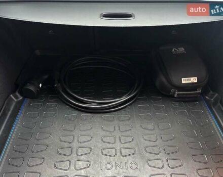 Черный Хендай Ioniq, объемом двигателя 0 л и пробегом 44 тыс. км за 17300 $, фото 10 на Automoto.ua