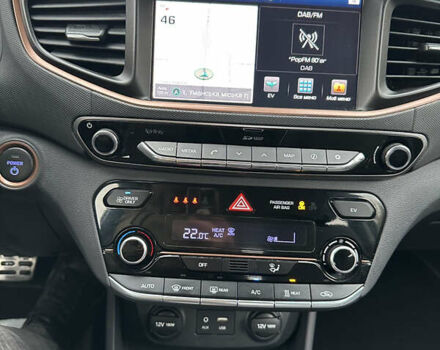 Черный Хендай Ioniq, объемом двигателя 0 л и пробегом 147 тыс. км за 12900 $, фото 13 на Automoto.ua