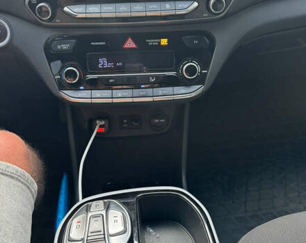 Черный Хендай Ioniq, объемом двигателя 0 л и пробегом 157 тыс. км за 10700 $, фото 4 на Automoto.ua