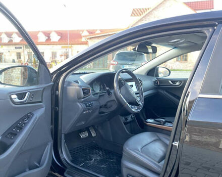 Черный Хендай Ioniq, объемом двигателя 0 л и пробегом 128 тыс. км за 12200 $, фото 9 на Automoto.ua