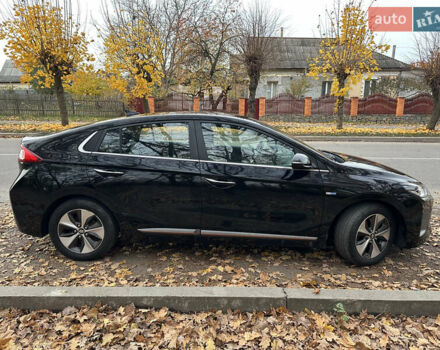 Черный Хендай Ioniq, объемом двигателя 0 л и пробегом 147 тыс. км за 12900 $, фото 5 на Automoto.ua
