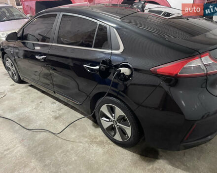 Черный Хендай Ioniq, объемом двигателя 0 л и пробегом 122 тыс. км за 13200 $, фото 27 на Automoto.ua