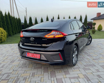 Черный Хендай Ioniq, объемом двигателя 0 л и пробегом 97 тыс. км за 12399 $, фото 20 на Automoto.ua