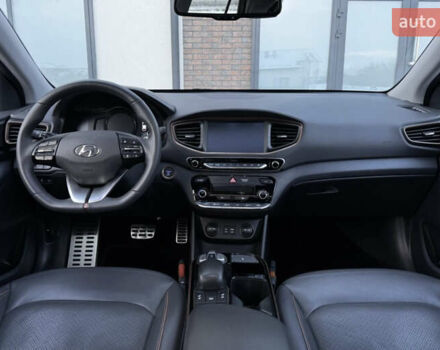 Черный Хендай Ioniq, объемом двигателя 0 л и пробегом 105 тыс. км за 12150 $, фото 18 на Automoto.ua