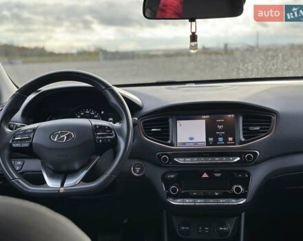 Черный Хендай Ioniq, объемом двигателя 0 л и пробегом 122 тыс. км за 11999 $, фото 59 на Automoto.ua