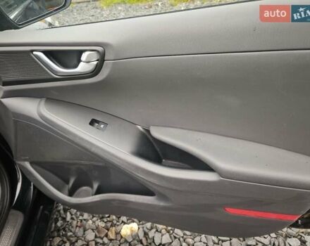 Чорний Хендай Ioniq, об'ємом двигуна 0 л та пробігом 98 тис. км за 13250 $, фото 34 на Automoto.ua
