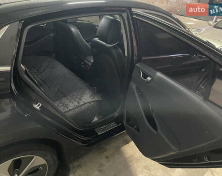 Черный Хендай Ioniq, объемом двигателя 0 л и пробегом 122 тыс. км за 13200 $, фото 15 на Automoto.ua