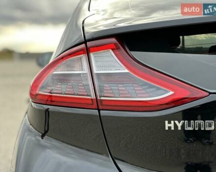 Черный Хендай Ioniq, объемом двигателя 0 л и пробегом 122 тыс. км за 11999 $, фото 24 на Automoto.ua