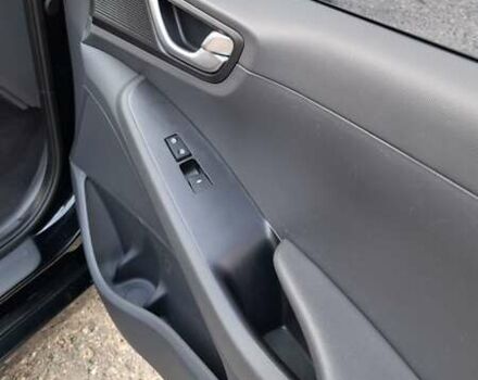 Чорний Хендай Ioniq, об'ємом двигуна 1.58 л та пробігом 150 тис. км за 14200 $, фото 12 на Automoto.ua