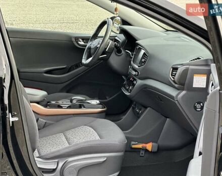 Черный Хендай Ioniq, объемом двигателя 0 л и пробегом 122 тыс. км за 11999 $, фото 64 на Automoto.ua