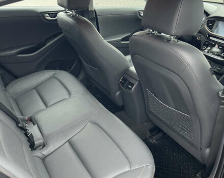 Черный Хендай Ioniq, объемом двигателя 0 л и пробегом 113 тыс. км за 13300 $, фото 12 на Automoto.ua