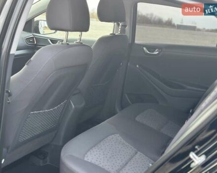 Черный Хендай Ioniq, объемом двигателя 0 л и пробегом 122 тыс. км за 11999 $, фото 50 на Automoto.ua