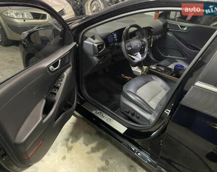 Черный Хендай Ioniq, объемом двигателя 0 л и пробегом 122 тыс. км за 13200 $, фото 25 на Automoto.ua