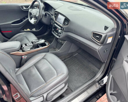 Черный Хендай Ioniq, объемом двигателя 0 л и пробегом 150 тыс. км за 12800 $, фото 25 на Automoto.ua