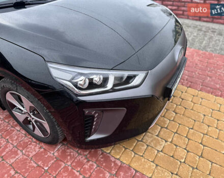 Черный Хендай Ioniq, объемом двигателя 0 л и пробегом 150 тыс. км за 12800 $, фото 2 на Automoto.ua