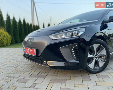 Черный Хендай Ioniq, объемом двигателя 0 л и пробегом 97 тыс. км за 12399 $, фото 3 на Automoto.ua