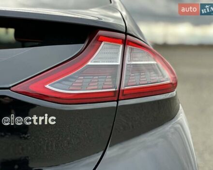 Черный Хендай Ioniq, объемом двигателя 0 л и пробегом 122 тыс. км за 11999 $, фото 23 на Automoto.ua