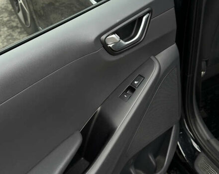 Черный Хендай Ioniq, объемом двигателя 0 л и пробегом 134 тыс. км за 13200 $, фото 23 на Automoto.ua