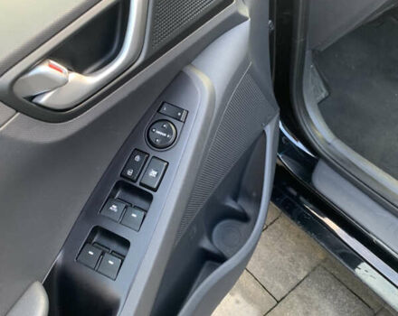 Черный Хендай Ioniq, объемом двигателя 0 л и пробегом 73 тыс. км за 12999 $, фото 10 на Automoto.ua