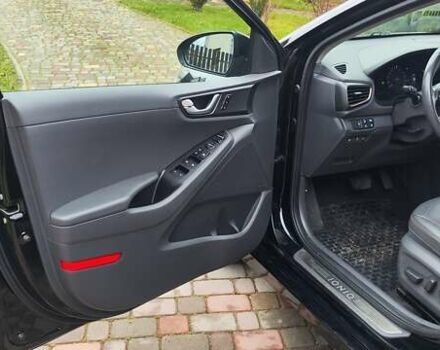 Черный Хендай Ioniq, объемом двигателя 0 л и пробегом 96 тыс. км за 13750 $, фото 9 на Automoto.ua