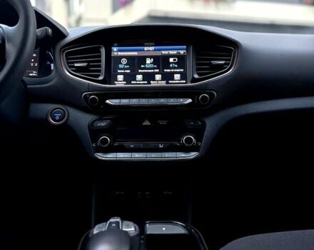 Черный Хендай Ioniq, объемом двигателя 0 л и пробегом 91 тыс. км за 12800 $, фото 67 на Automoto.ua