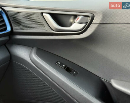 Черный Хендай Ioniq, объемом двигателя 1.6 л и пробегом 77 тыс. км за 15750 $, фото 37 на Automoto.ua
