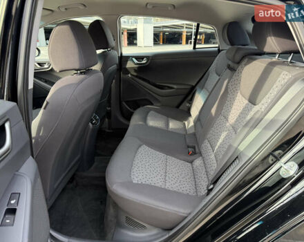 Черный Хендай Ioniq, объемом двигателя 1.6 л и пробегом 77 тыс. км за 15750 $, фото 34 на Automoto.ua