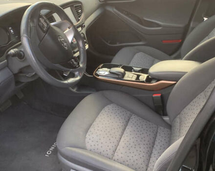 Черный Хендай Ioniq, объемом двигателя 0 л и пробегом 73 тыс. км за 12999 $, фото 8 на Automoto.ua