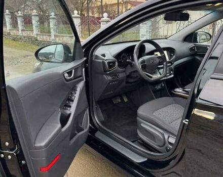 Черный Хендай Ioniq, объемом двигателя 0 л и пробегом 93 тыс. км за 12200 $, фото 21 на Automoto.ua