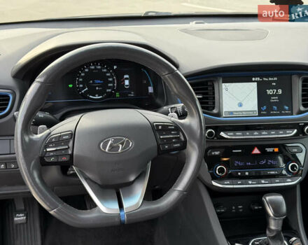 Черный Хендай Ioniq, объемом двигателя 1.6 л и пробегом 77 тыс. км за 15750 $, фото 28 на Automoto.ua