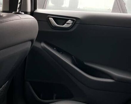 Черный Хендай Ioniq, объемом двигателя 0 л и пробегом 122 тыс. км за 13678 $, фото 12 на Automoto.ua