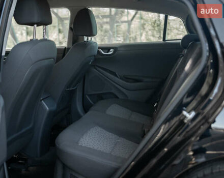 Чорний Хендай Ioniq, об'ємом двигуна 1.58 л та пробігом 53 тис. км за 15850 $, фото 8 на Automoto.ua