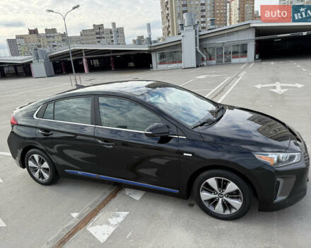 Черный Хендай Ioniq, объемом двигателя 1.6 л и пробегом 77 тыс. км за 15750 $, фото 80 на Automoto.ua