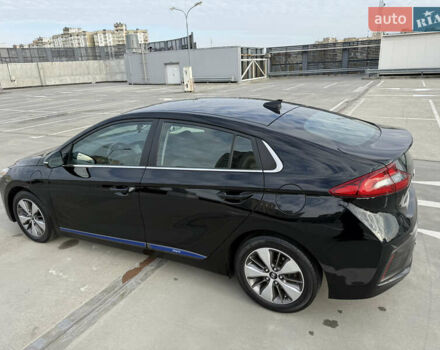 Черный Хендай Ioniq, объемом двигателя 1.6 л и пробегом 77 тыс. км за 15900 $, фото 74 на Automoto.ua
