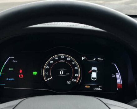Черный Хендай Ioniq, объемом двигателя 0 л и пробегом 134 тыс. км за 13200 $, фото 21 на Automoto.ua