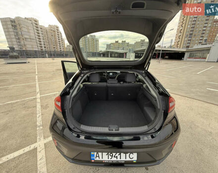 Черный Хендай Ioniq, объемом двигателя 1.6 л и пробегом 77 тыс. км за 15900 $, фото 24 на Automoto.ua