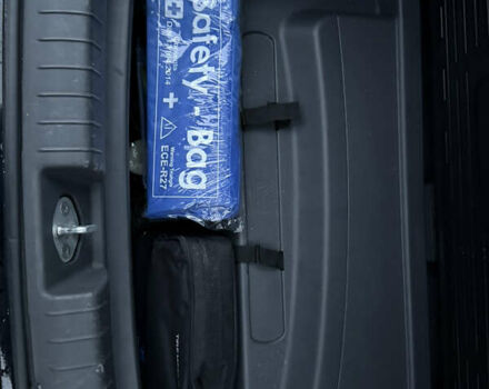 Черный Хендай Ioniq, объемом двигателя 0 л и пробегом 145 тыс. км за 12499 $, фото 81 на Automoto.ua