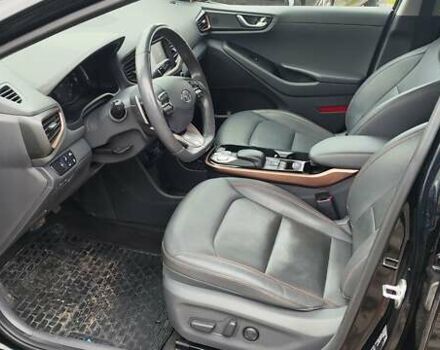 Черный Хендай Ioniq, объемом двигателя 0 л и пробегом 96 тыс. км за 13750 $, фото 10 на Automoto.ua
