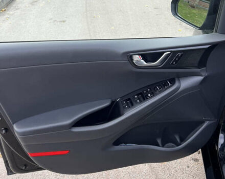 Чорний Хендай Ioniq, об'ємом двигуна 0 л та пробігом 91 тис. км за 14000 $, фото 8 на Automoto.ua