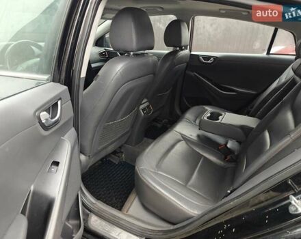 Черный Хендай Ioniq, объемом двигателя 0 л и пробегом 141 тыс. км за 11999 $, фото 9 на Automoto.ua