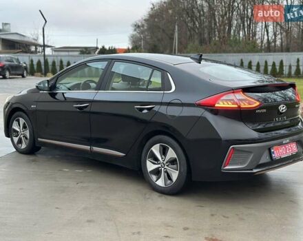 Черный Хендай Ioniq, объемом двигателя 0 л и пробегом 137 тыс. км за 12499 $, фото 7 на Automoto.ua