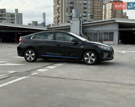 Черный Хендай Ioniq, объемом двигателя 1.6 л и пробегом 77 тыс. км за 15900 $, фото 5 на Automoto.ua